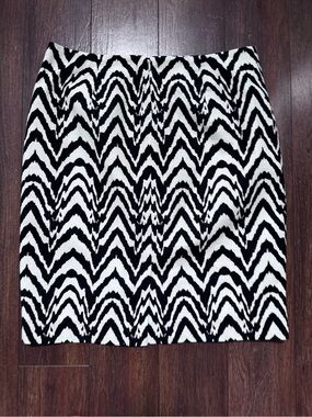 Banana Republic Black & White Chevron Mini Skirt